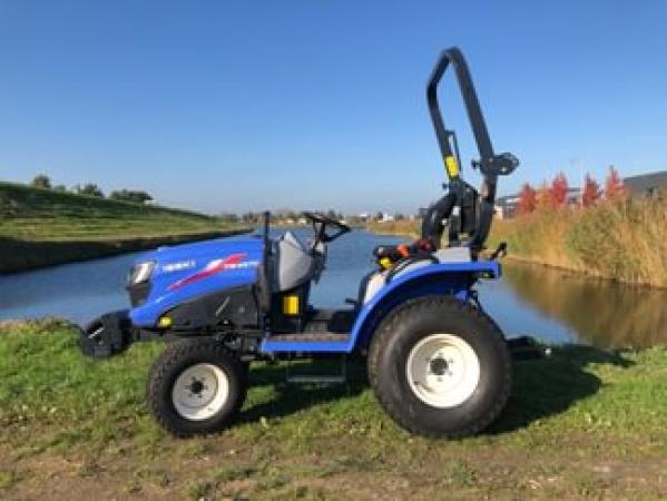 ISEKI TM4270 TRACTOR HYDROSTATISCH MET LANDBOUWBANDEN
