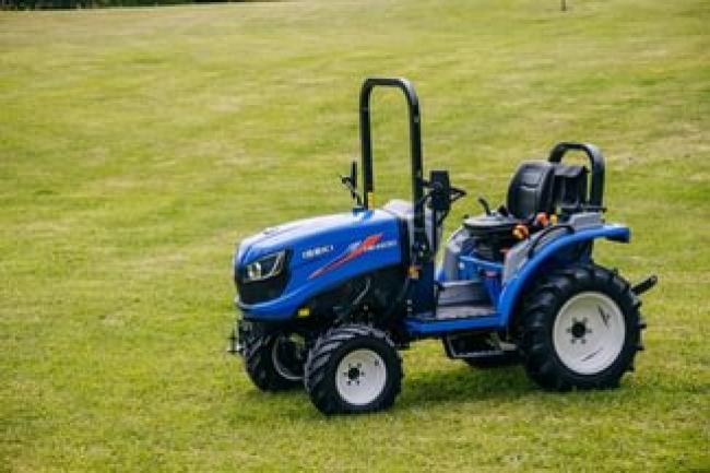 ISEKI TM4230 TRACTOR HYDROSTATISCH GAZONBANDEN