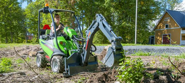 AVANT GRONDBAK 25CM MET TANDEN VOOR GRAAFARM 150